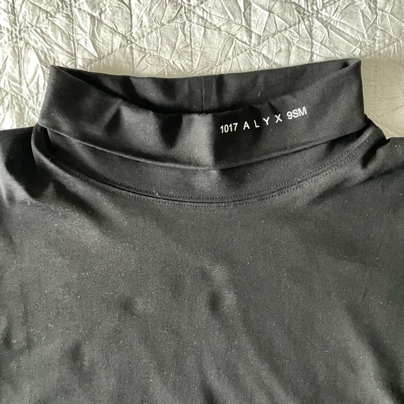 1017 ALYX 9SM Black Turtle Neck – Black (Men’s Large) - Picture 3 of 4